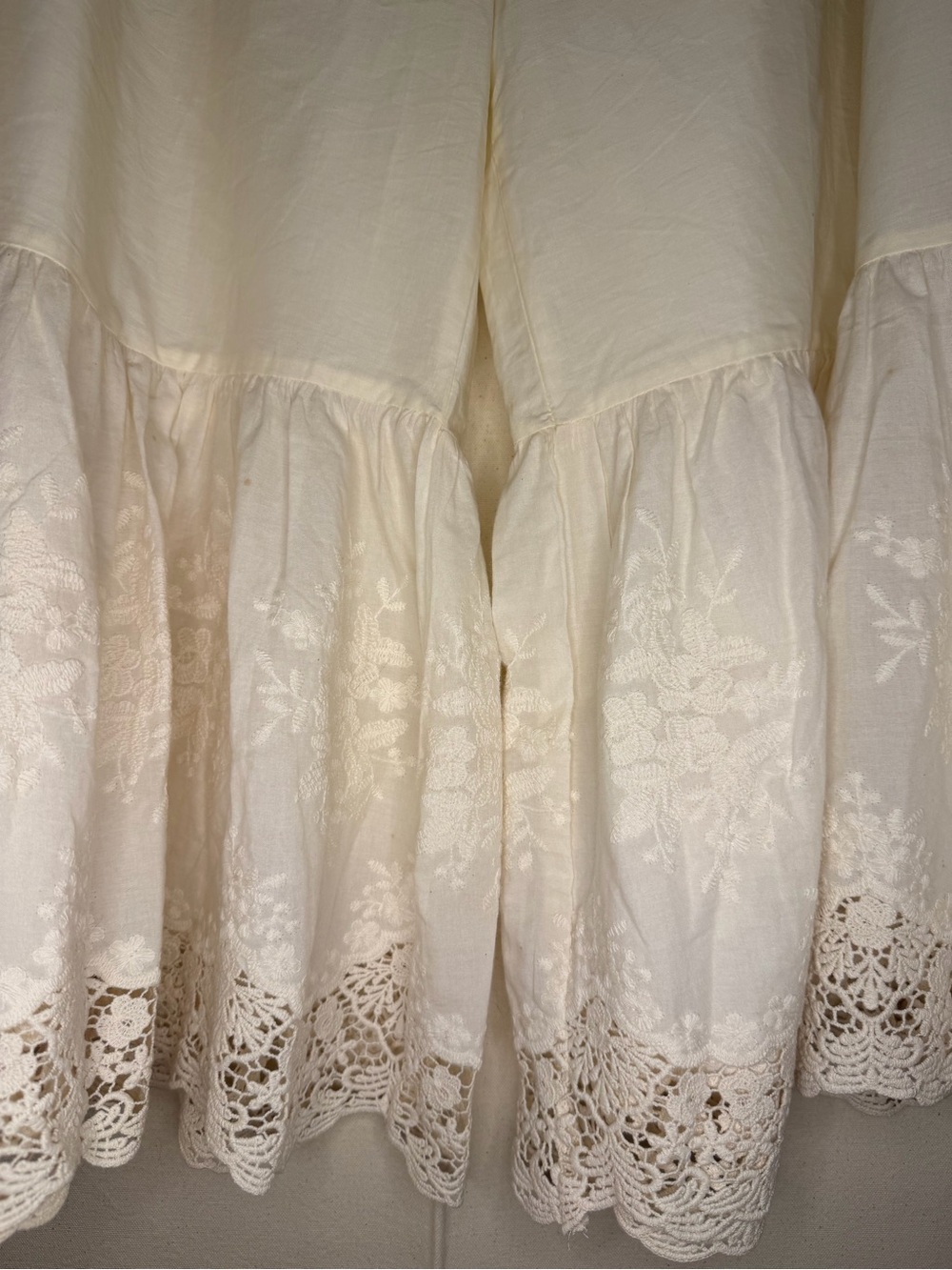 Cream Lace-Hem Women's Bloomer Pants - Picture 2 of 3